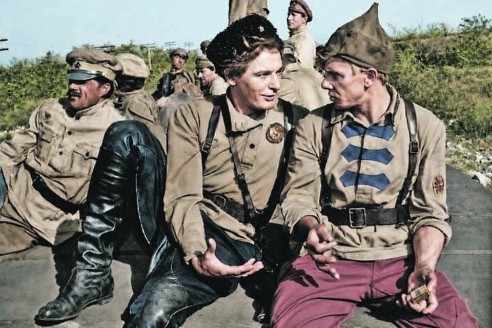 Во время съемок Василий Лановой (в папахе) и Георгий Юматов (справа) стали настоящими друзьями. Фильм поначалу был черно-белым, цветную версию зрители увидели только 23 февраля 2011 года. Кадр из фильма