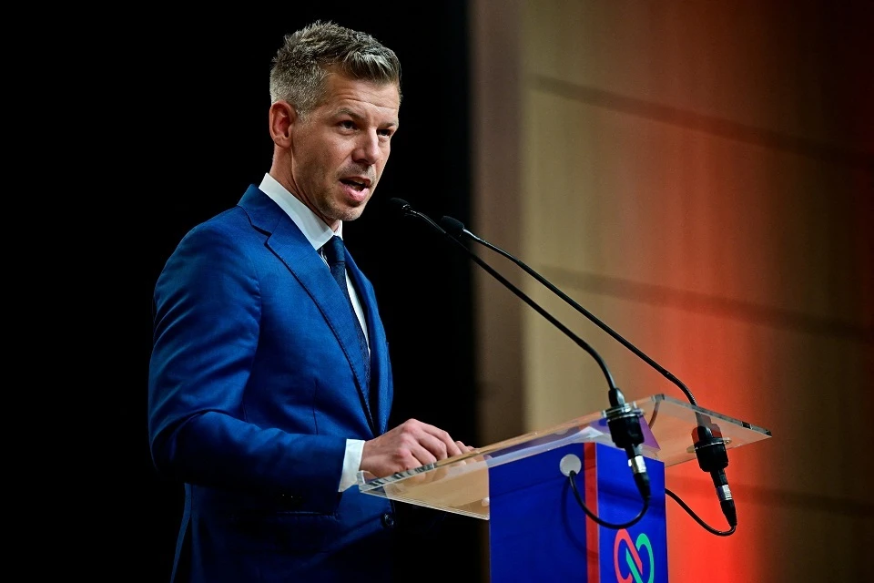 Премьер Венгрии Мадьяр рассказал неожиданный факт о связи с женой Орбана