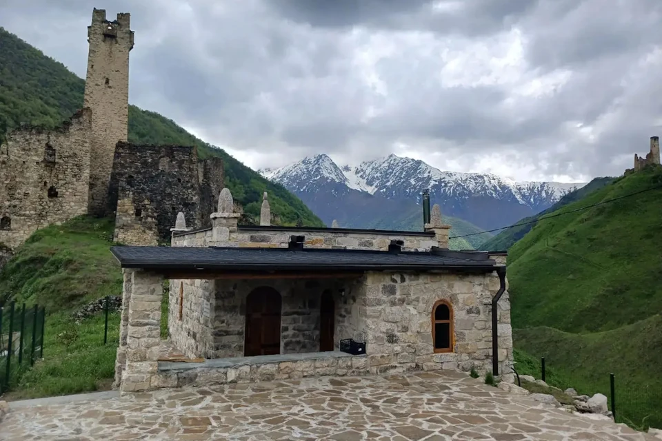 Одна из восстановленных мечетей была практически полностью разрушена. Фото: соцсети Совета старейшин родового общества Цори