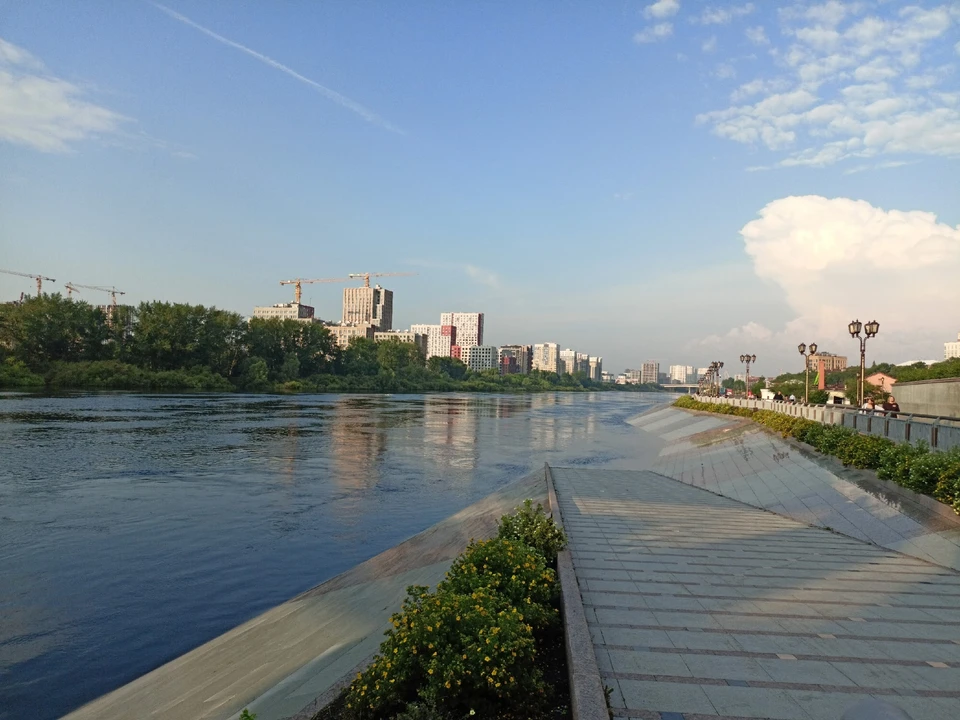 Рост замедлился: уровень воды в Туре достиг 891 см, пик паводка в Тюмени ждут на выходных.