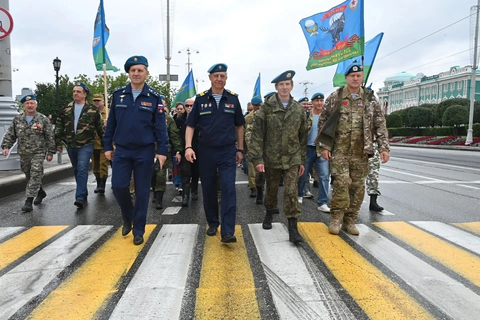 Участие в мероприятии приняли около 300 ветеранов и военнослужащих. Фото: Департамент информационной политики Свердловской области