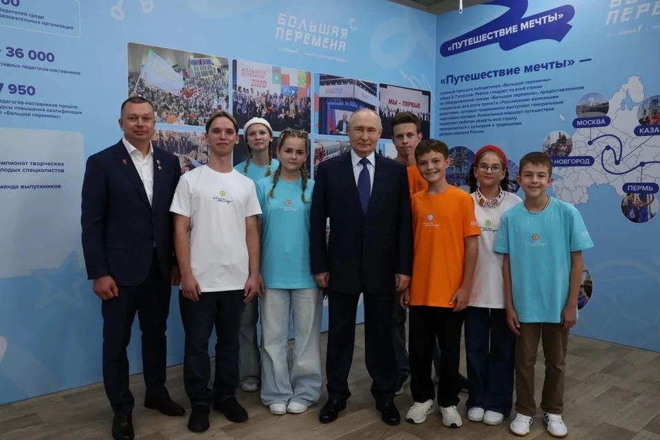 Встреча состоялась на торжественной церемонии закрытия в Красноярске. Фото: департамент информационной политики Свердловской области