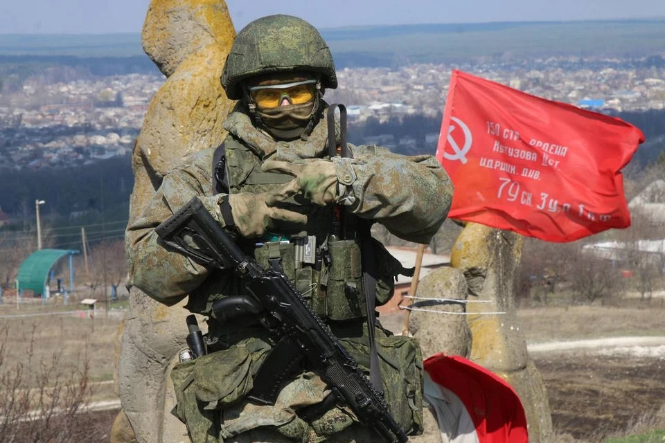 "Когда говорят, что русского, конечно, можно поставить на колени, но он становится на колени только для того, чтобы завязать берцы. Это именно то, что сейчас происходит".