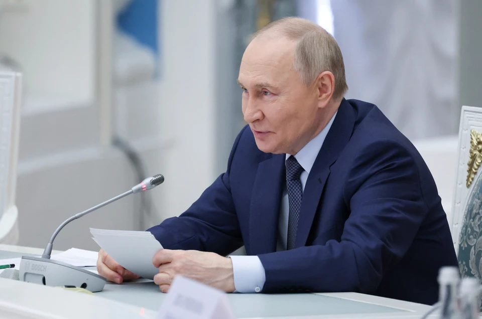 Путин подписал закон о запрете получения гражданства РФ мигрантам с судимостью