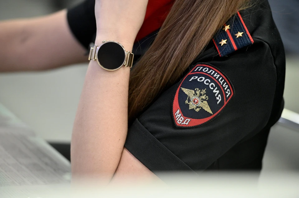 62-летняя жительница Антрацита украла телефон у несовершеннолетнего