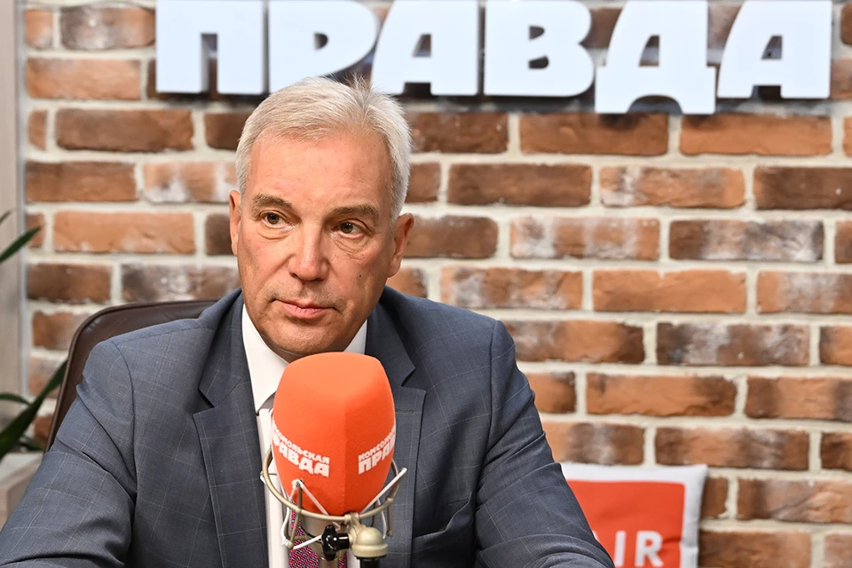 МИД: Запад развязал против России гибридную войну с горячим театром на Украине