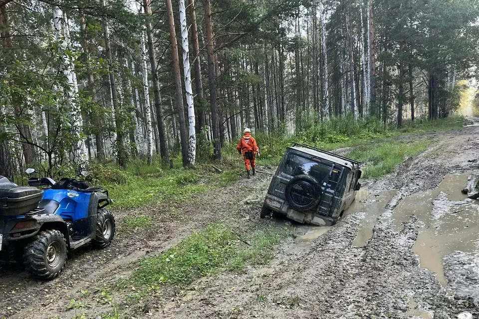 Дожди превратили дорогу в болото. Фото: Поисково-спасательная служба Челябинской области
