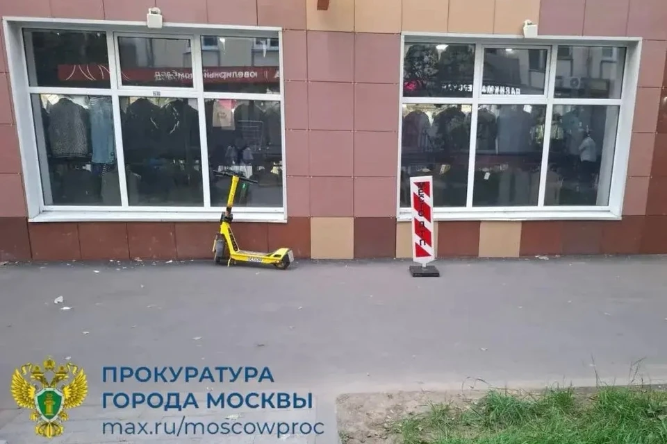Самокатчик сбил трехлетнего ребенка на тротуаре в Москве