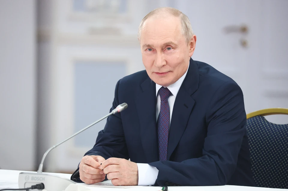 Улан-Удэ. Президент РФ Владимир Путин во время встречи с градостроителями. Фото: Сергей Фадеичев/ТАСС