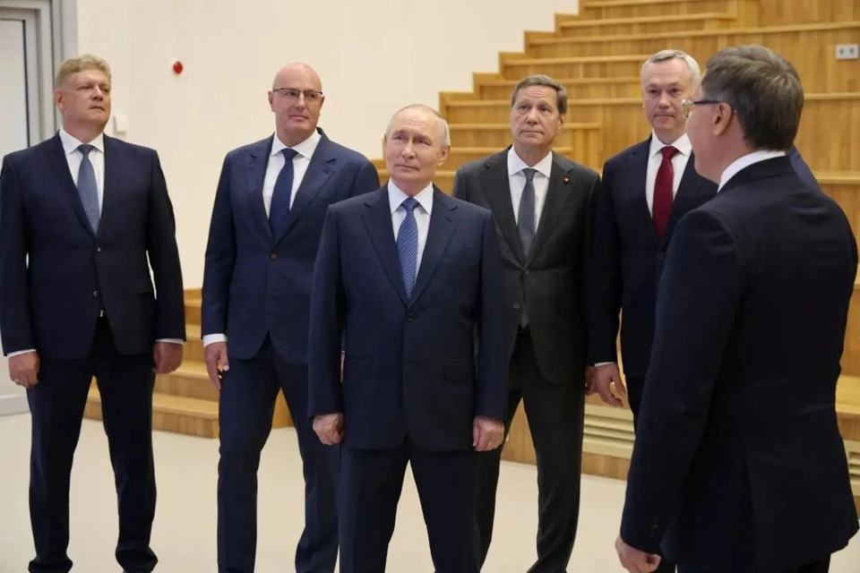 Президенту презентовали новый кампус, спортзал и библиотеку СУНЦ НГУ. Фото: правительство Новосибирской области.