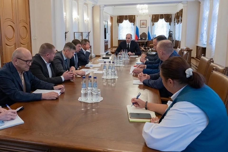 Денис Паслер провел совещание по поводу подачи воды екатеринбуржцам. Фото: Департамент информполитики Свердловской области