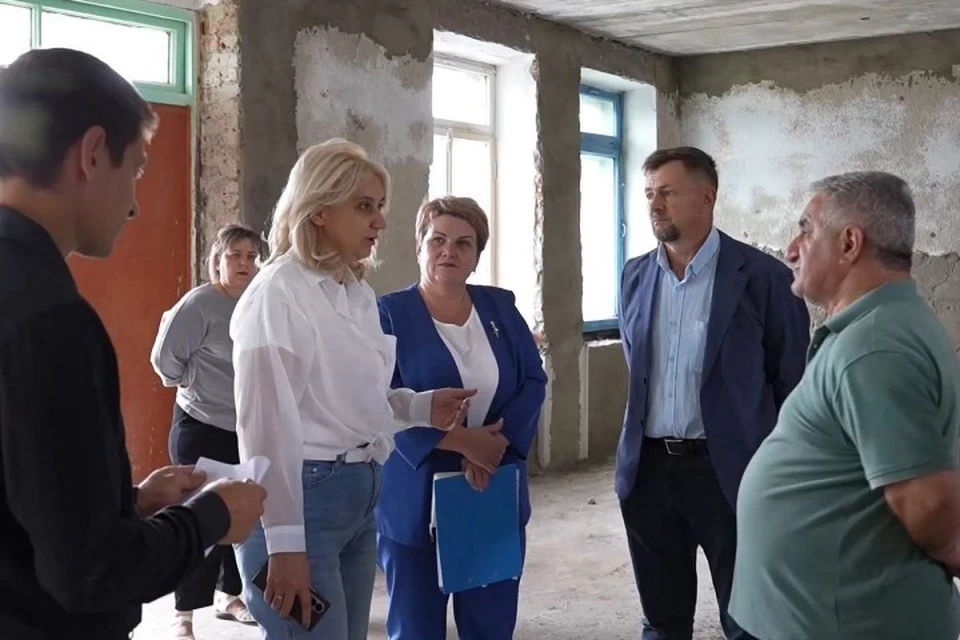 Отдельное внимание в рамках рабочей поездки было уделено объектам, которые обновляются благодаря народной программе.