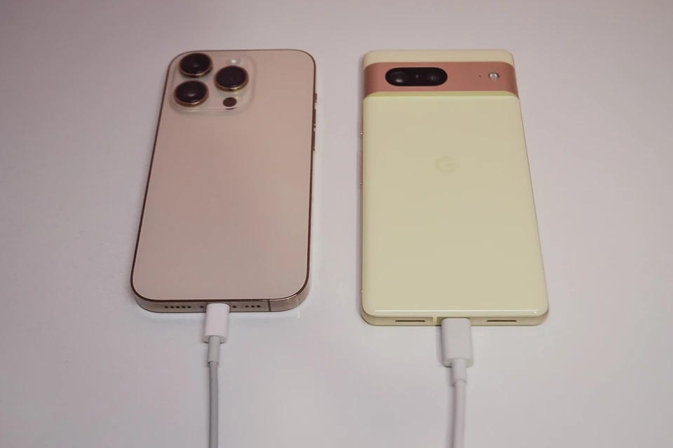 Эксперт назвал главную ошибку при сушке промокшего смартфона.