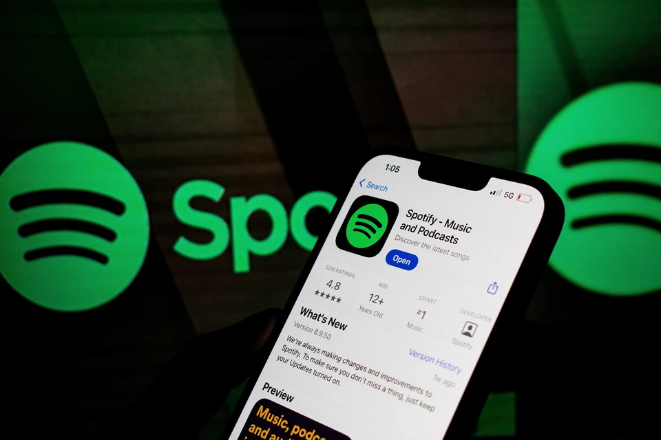 Spotify будет помечать роботов. Фото: Charles-McClintock Wilson/Shutterstock/Fotodom