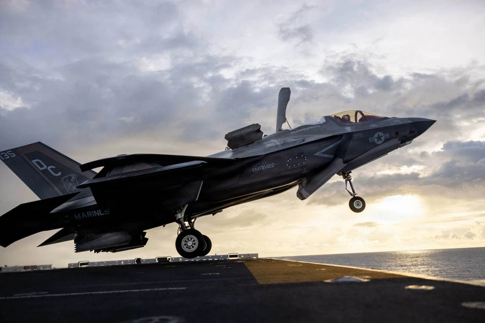 Истребитель F-35A и самолет ДРЛО заметили у границ Калининградской области. Фото: Sgt. Trent Henry/U.S. Marine/Keystone Press Agency/Global Look Press
