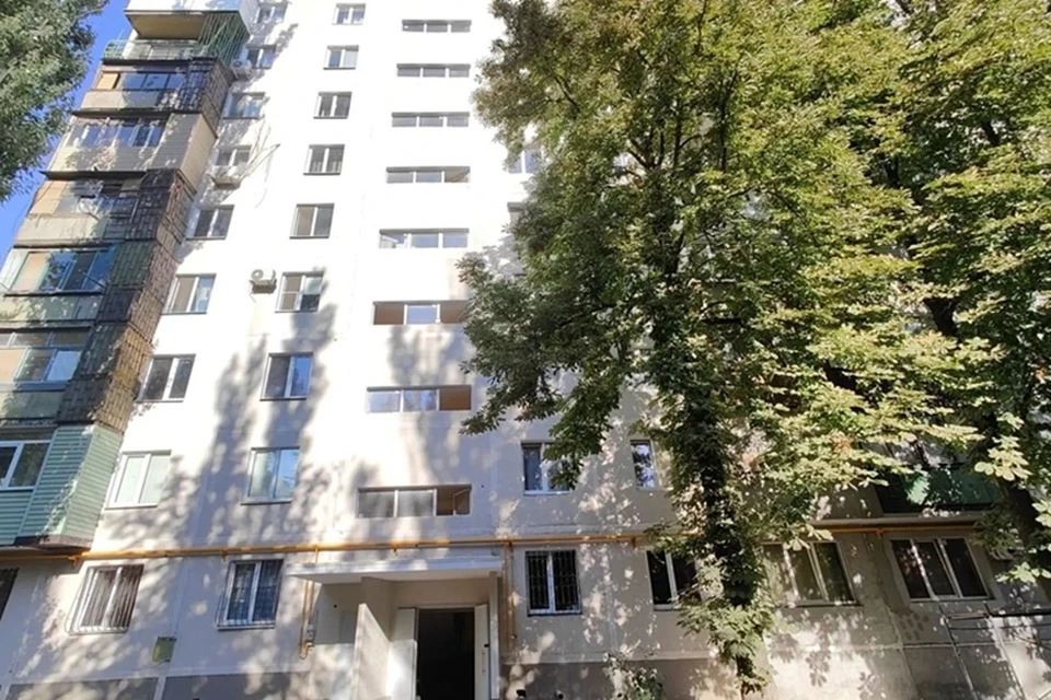 В центре Мариуполя восстанавливают многоэтажку, пострадавшую от пожаров. Фото: Министерство ЖКХ Московской области