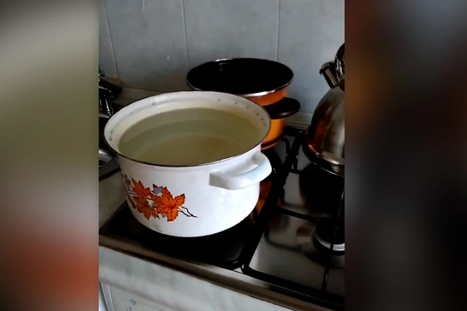 Жители пятиэтажки в Ярославле все лето греют воду в кастрюлях. ФОТО: ОНФ по Ярославской области
