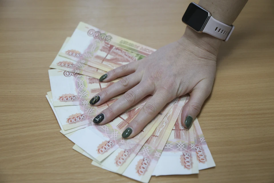 Пенсионерка под влиянием обмана перечислила аферистам более 200 тысяч рублей. Их вернули с процентами.