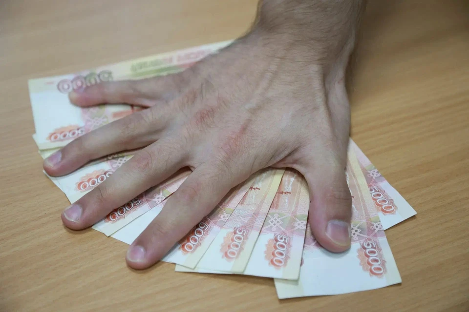 Жителя Иркутска осудили за кражу 600 тысяч рублей с карты участника СВО.