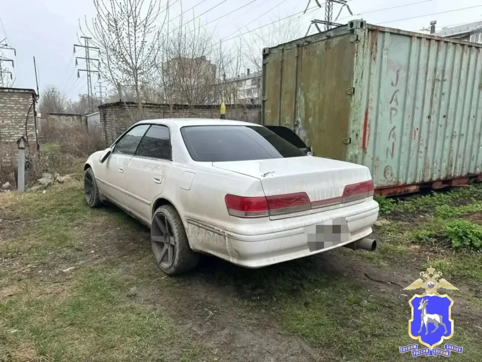 Автомобилист сбил пожилого пешехода на "зебре" и скрылся с места ДТП.