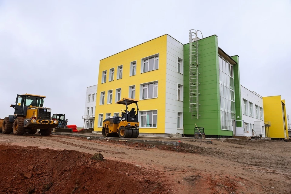 Губернатор края проинспектировал ход строительства детского сада в Солонцах. Фото: пресс-служба губернатора