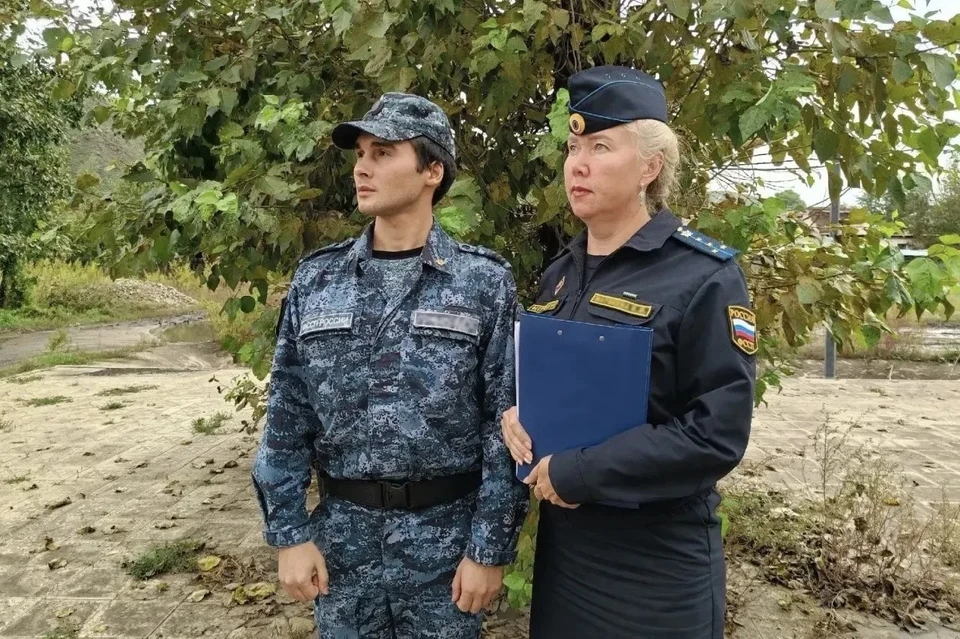 Дознаватель поймала на улице должника из федерального розыска. Фото: пресс-служба ГУФССП России по Забайкалью.