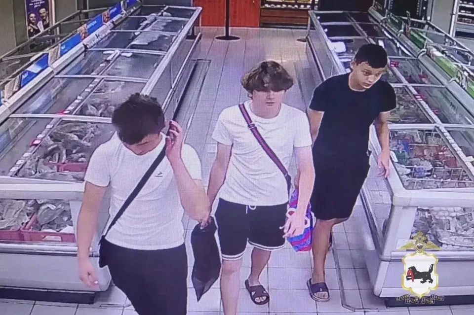 В Иркутске полиция ищет троих похитителей шоколада на 35 тысяч рублей