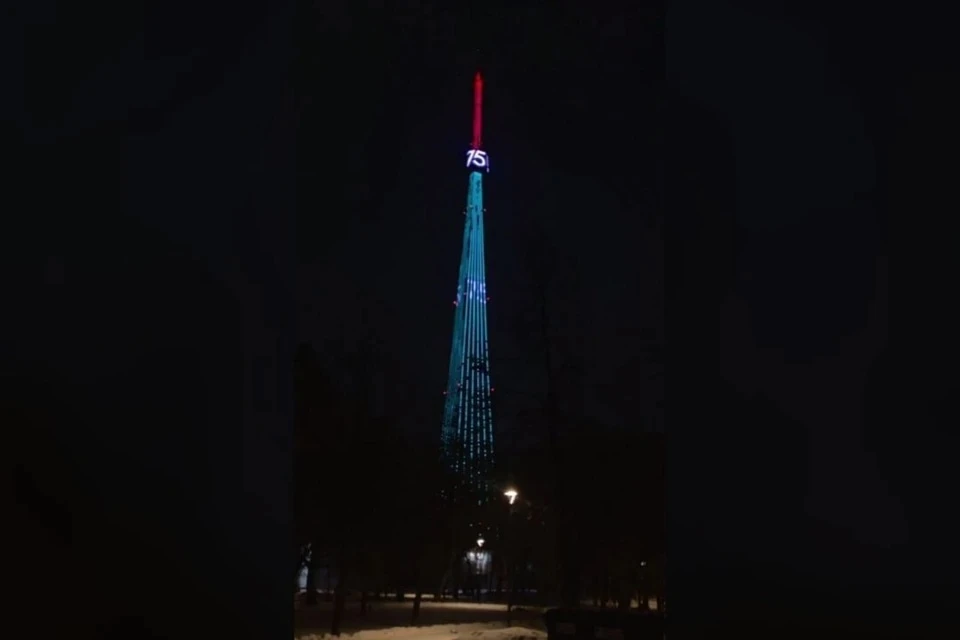 Для вечернего шоу выбрали образы, напоминающие об осени и школе. Фото: НГТУ НЭТИ