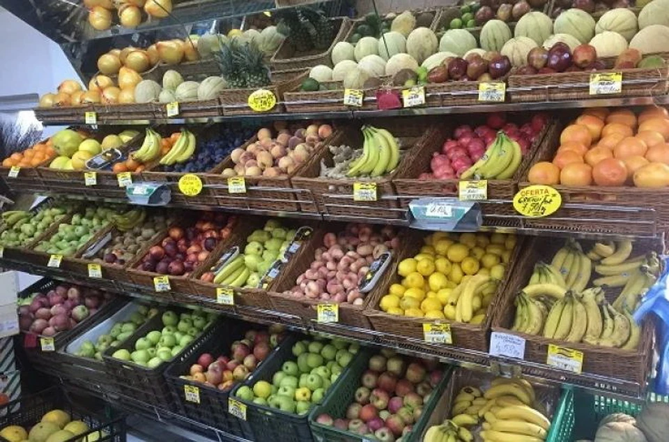 Никто не возмущается, что в магазинах импортные продукты. Фото: соцсети