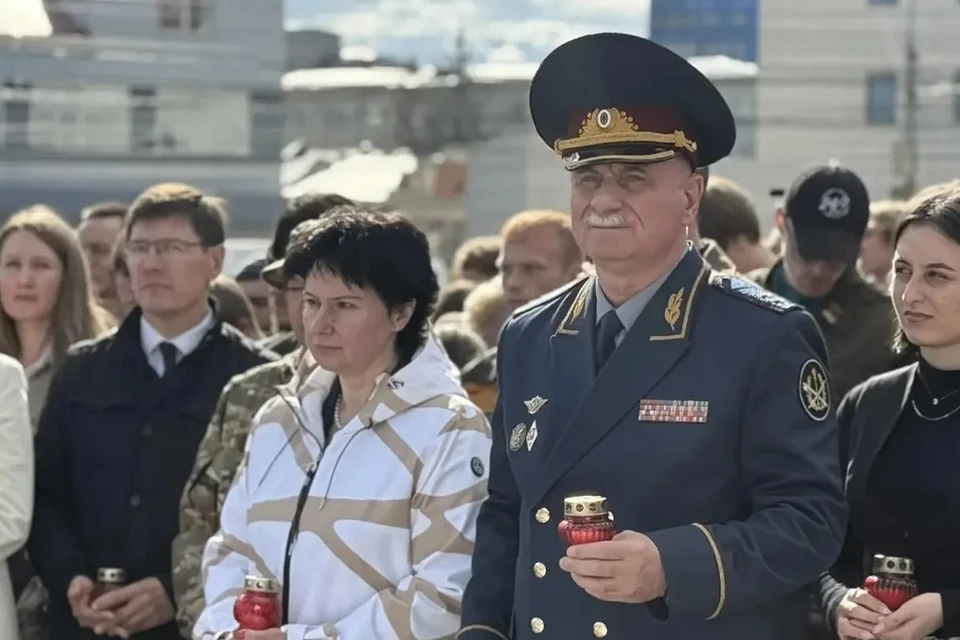 Акция прошла перед театром «Глобус». Фото: Правительство Новосибирской области