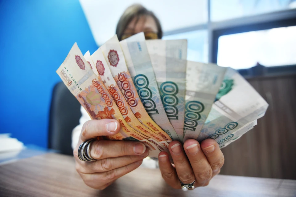 В России нашли среднюю зарплату больше 900 тысяч рублей