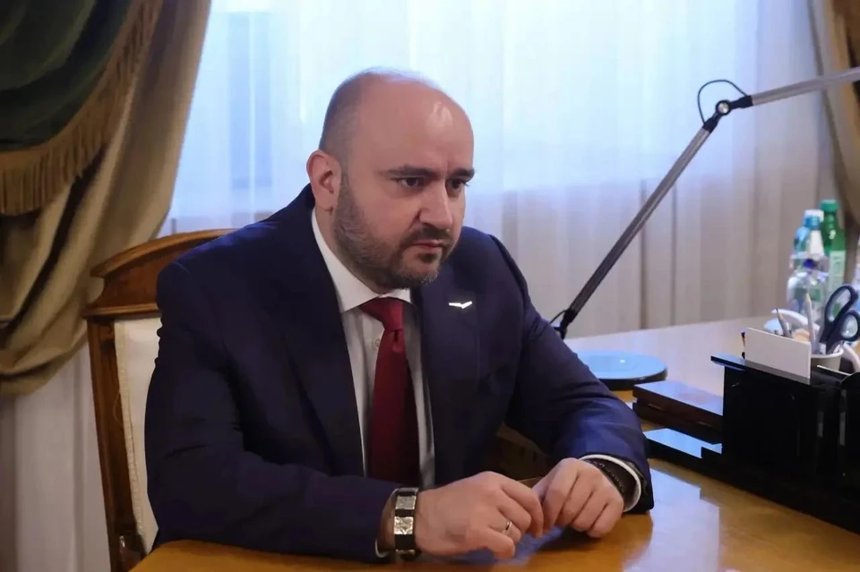 На месте работают оперативные службы.