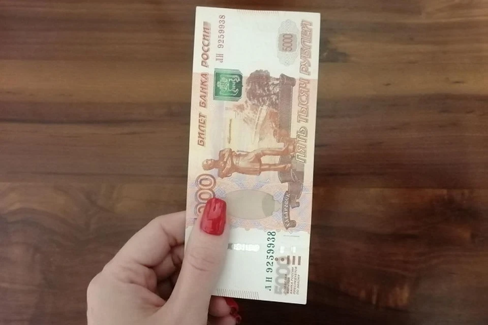 В условиях снижения ставок по депозитам годовой рост сбережений на счетах с начала года замедлился.
