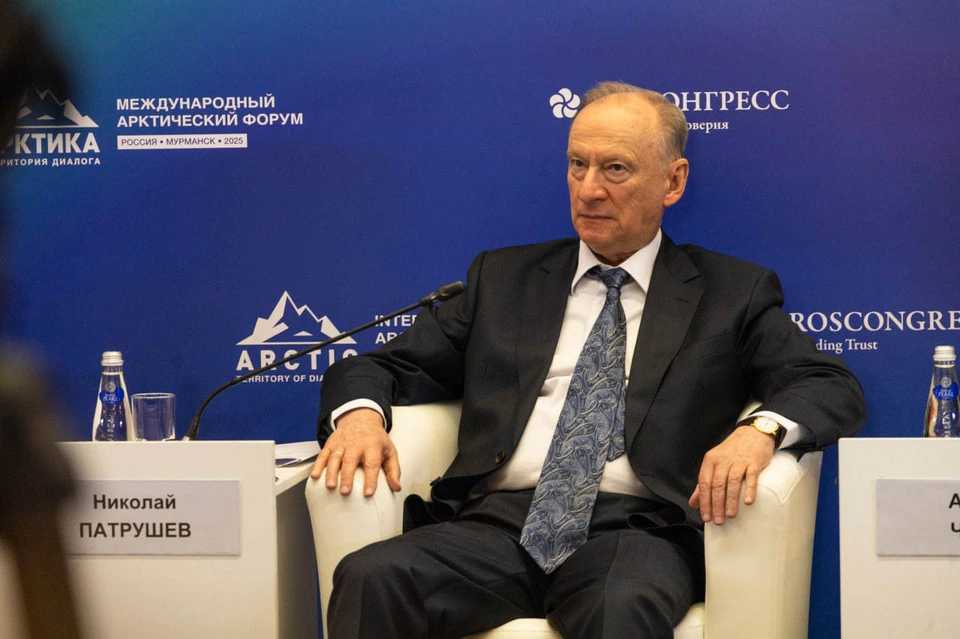 Патрушев счел слова Сикорского о превосходстве Польши над РФ дилетантскими