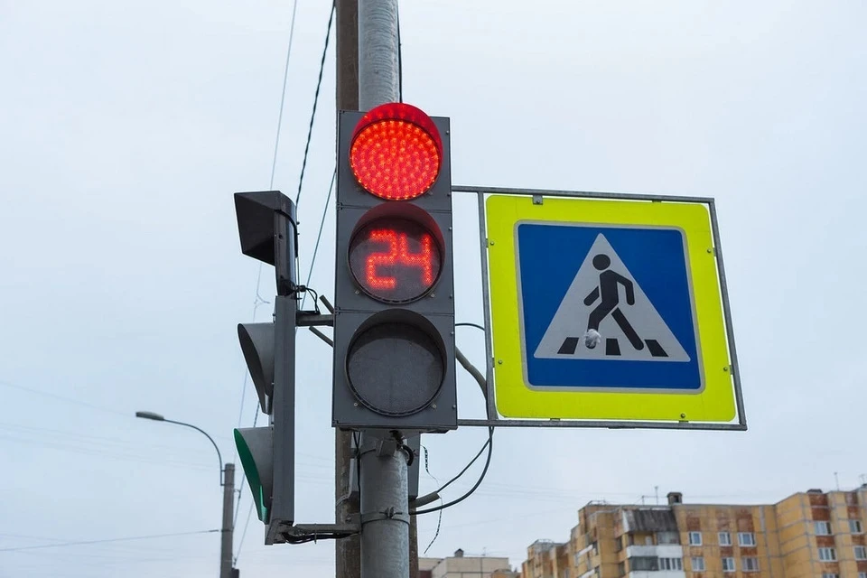 В городе настроили светофоры.