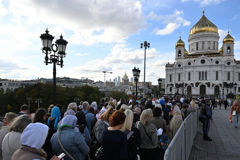 По данным Инфоцентра, к мощам уже приложились около 80–90 тысяч верующих