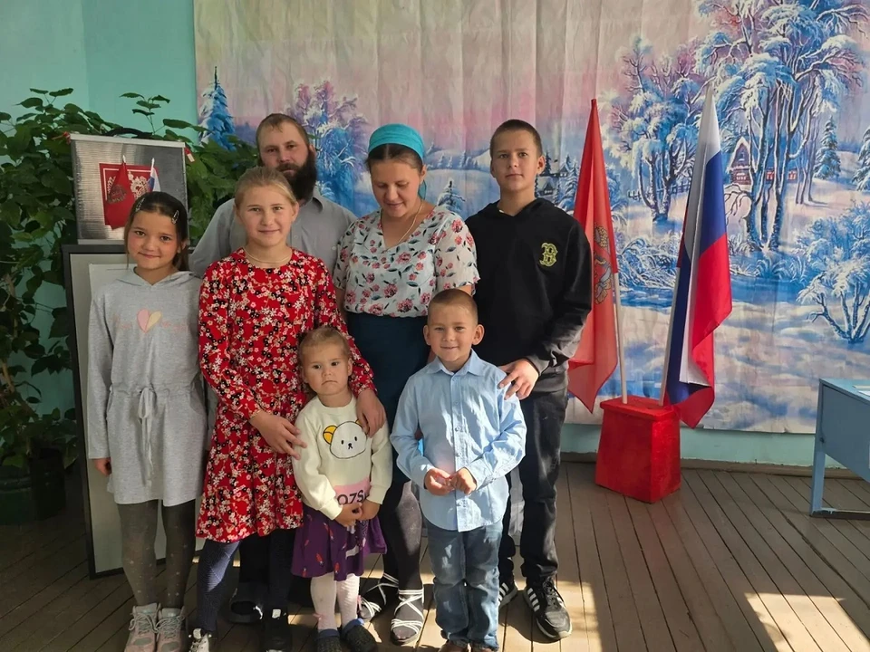 Семья Путиных выбирают будущее Ермаковского района. Фото: Ермаковская общественно-политическая газета «Нива»