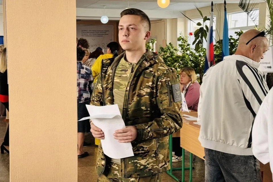 В Луганске ветеран боевых действий Руслан Мамедов принял участие в голосовании