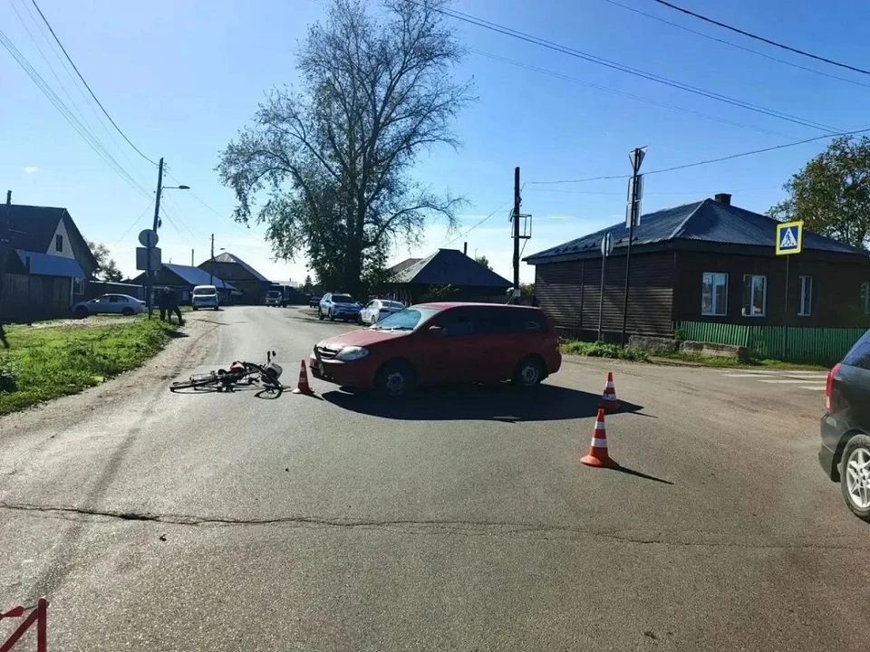 В Енисейске автомобиль сбил велосипедиста с трехлетней девочкой. Фото: краевая Госавтоинспекция