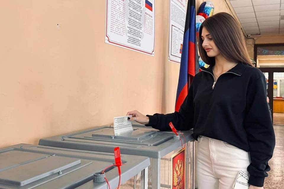 Дончанка проголосовала на выборах в Госдуму в свой 20-й день рождения. Фото: Минмол ДНР