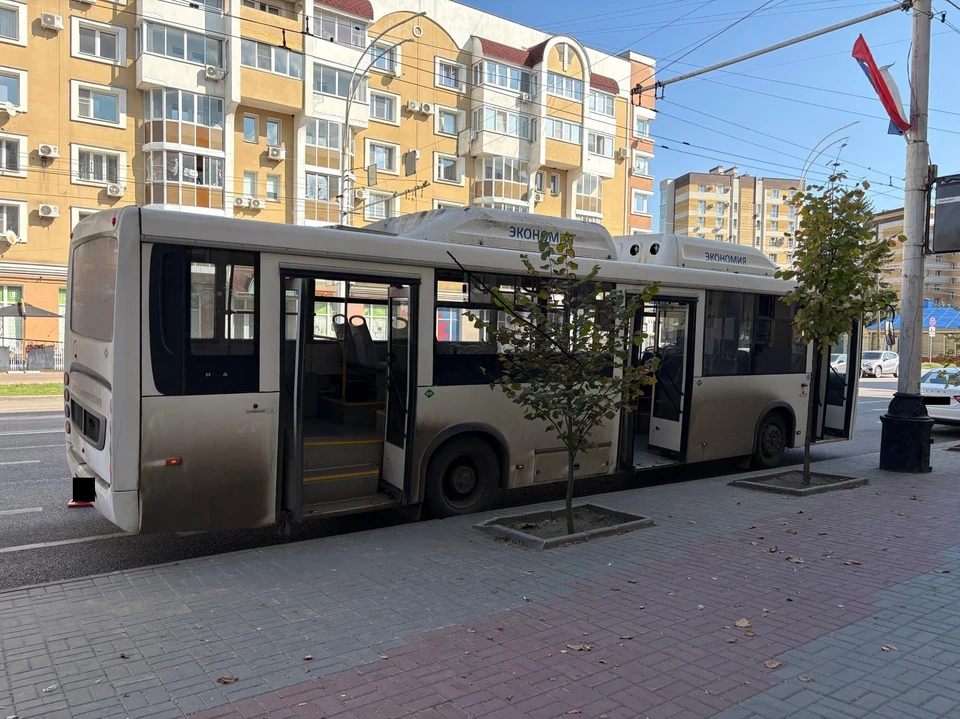 Женщина не удержалась во время движения