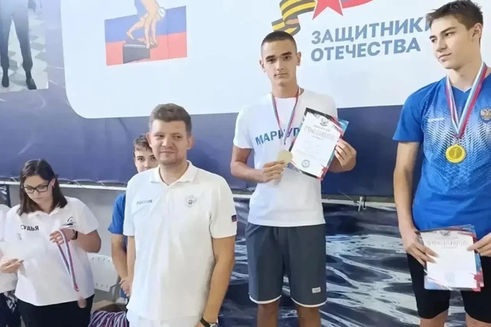 Пловец из Мариуполя стал призером Чемпионата и Первенства ДНР. Фото: Администрация Мариуполя