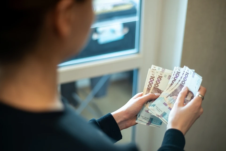 Крупнейшая мировая криптовалютная биржа Binance полностью прекращает работу с украинской гривной. Фото: OleksandraBolotina/Shutterstock/Fotodom