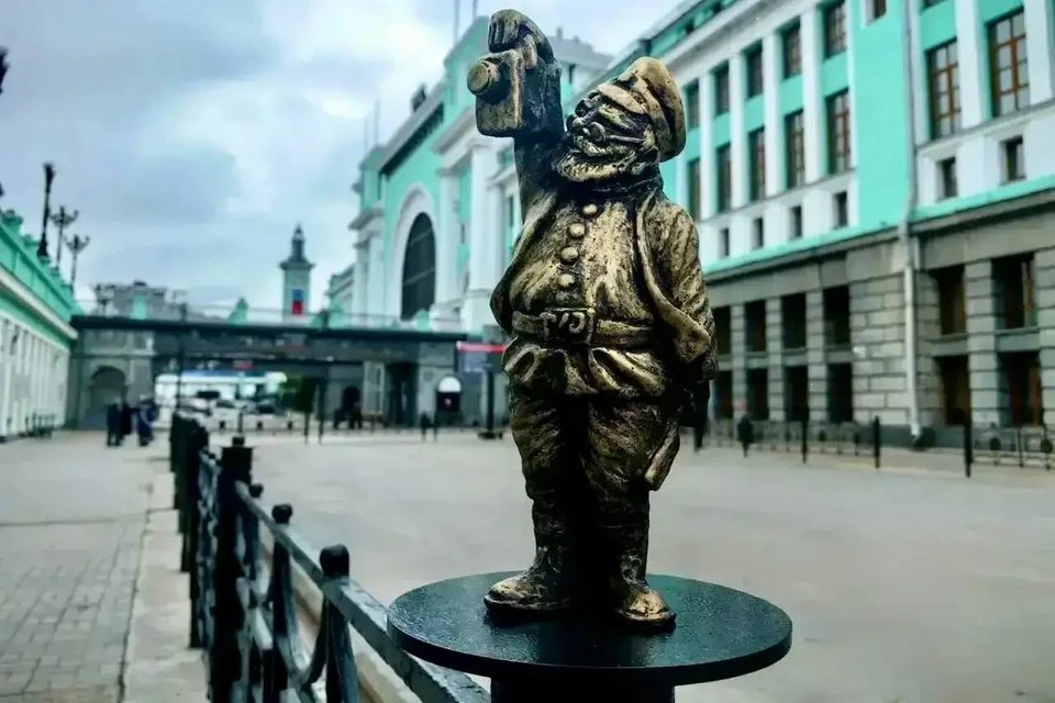 Первая мини-скульптура туристического маршрута появилась в Новосибирске. Фото: ЗСЖД