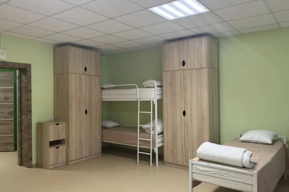 В комнатах уже поставили новую мебель. Фото: загородный оздоровительный лагерь «Салют»