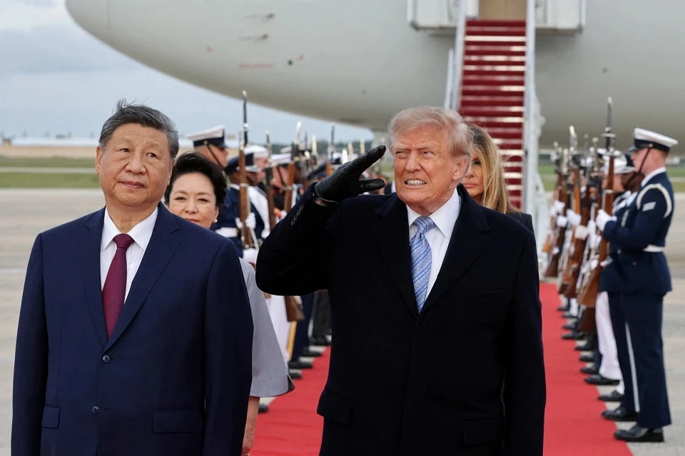 Невозмутимый Си и скривившийся Трамп: президент США породил новый «мем»