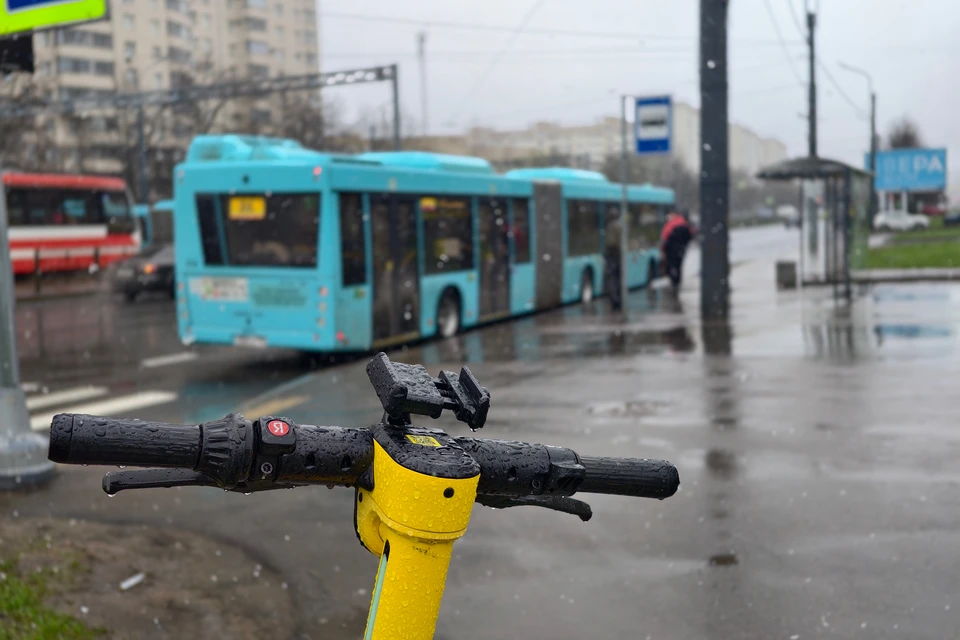 В Ростове-на-Дону эвакуировали 25 брошенных на улицах прокатных электросамокатов.