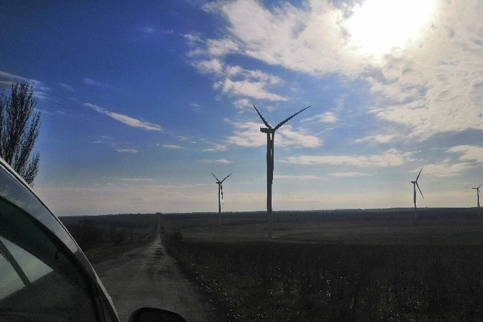 С 2021 по 2025 год сообщники воровали деньги, которые выделялись на запуск двух ветроэлектростанций в регионе