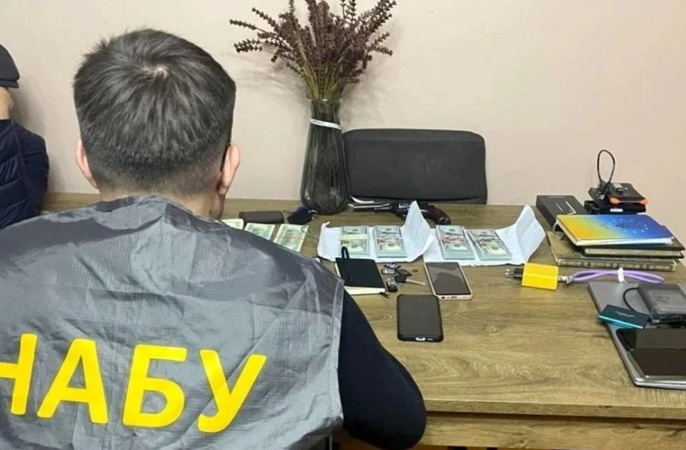 72% украинцев считают Зеленского ответственным за коррупцию в окружении Фото: НАБУ
