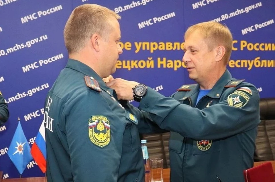Замглавы МЧС России вручил награды сотрудникам ведомства в ДНР. Фото: МЧС России по ДНР
